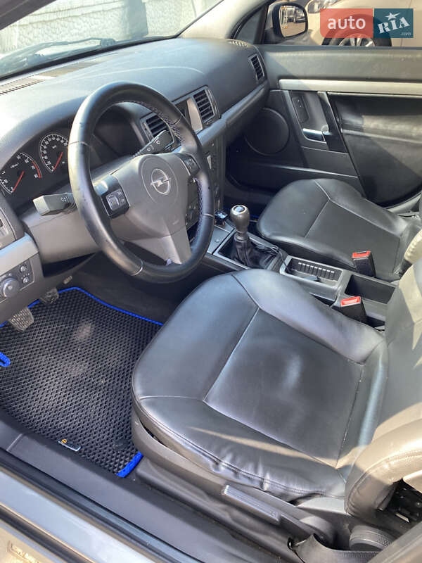 Седан Opel Vectra 2005 в Кривом Роге