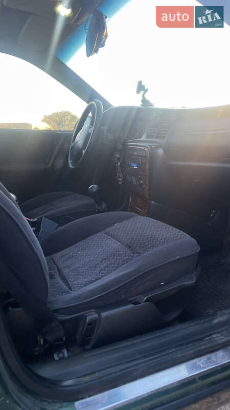 Седан Opel Vectra 1996 в Александровке