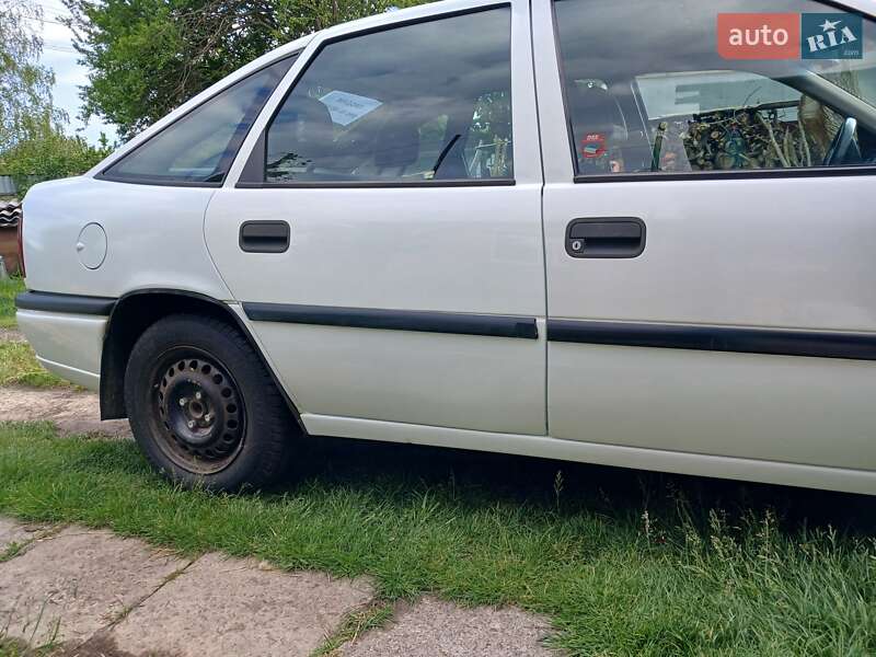 Ліфтбек Opel Vectra 1994 в Кременчуці фото 6 Ліфтбек Opel Vectra 1994 в Кременчуці