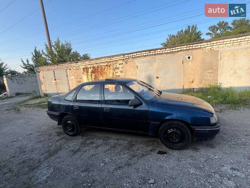 Седан Opel Vectra 1990 в Днепре