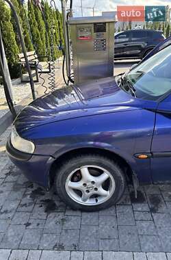 Седан Opel Vectra 1996 в Надворной