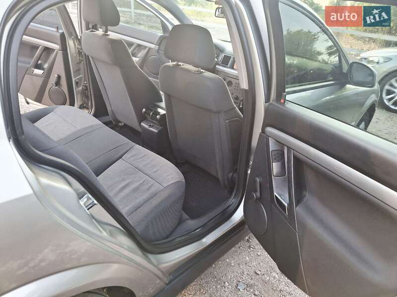 Седан Opel Vectra 2004 в Черкасах