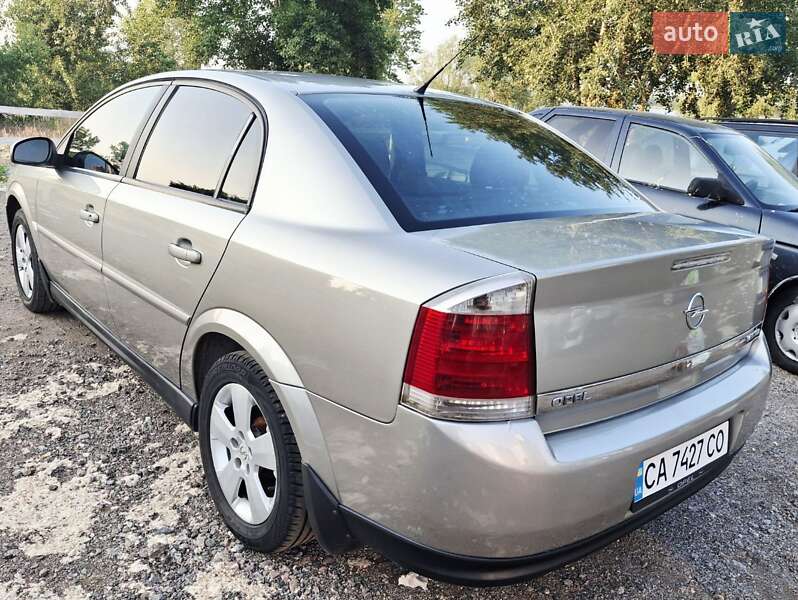 Седан Opel Vectra 2004 в Черкасах