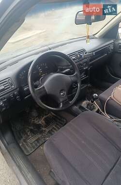 Седан Opel Vectra 1992 в Днепре