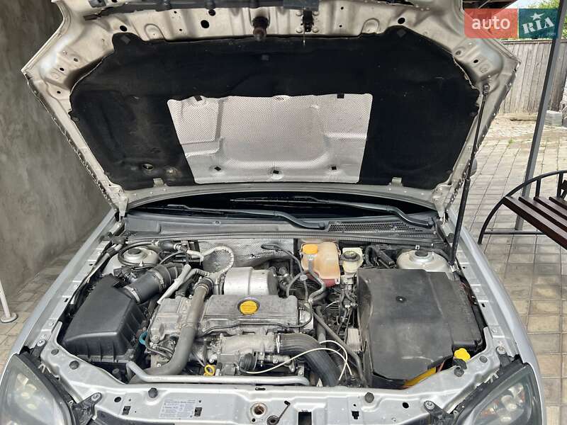 Лифтбек Opel Vectra 2003 в Тальном