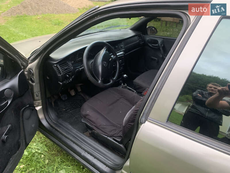 Седан Opel Vectra 1996 в Яворове