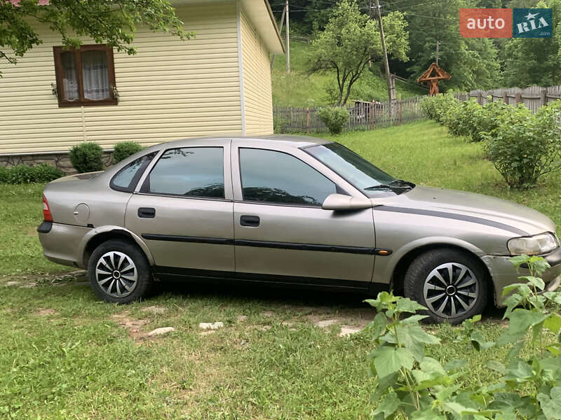 Седан Opel Vectra 1996 в Яворове