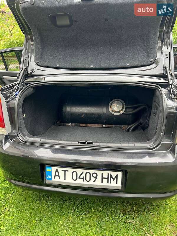 Седан Opel Vectra 2006 в Долине