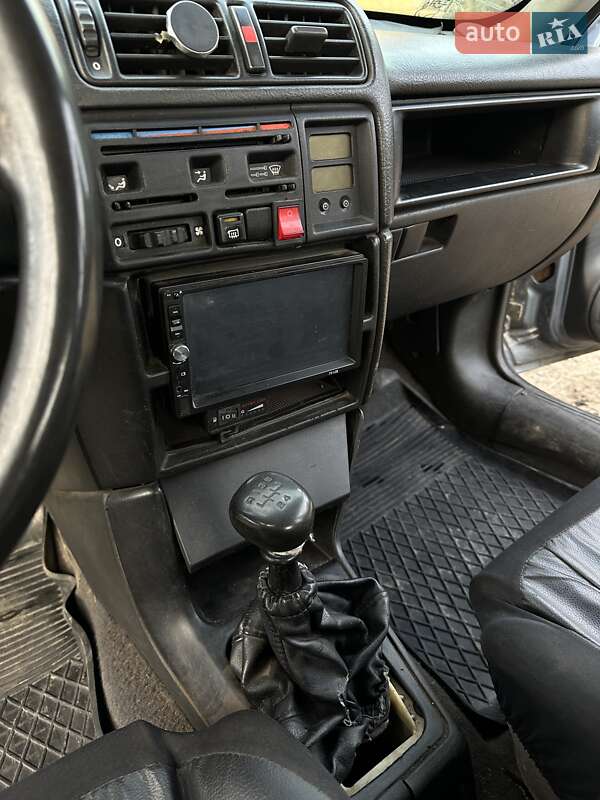 Седан Opel Vectra 1989 в Новодністровську