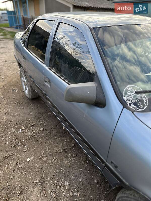 Седан Opel Vectra 1989 в Новодністровську