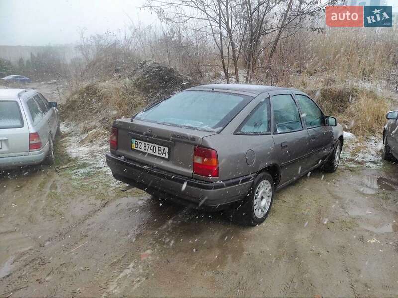 Седан Opel Vectra 1990 в Львове