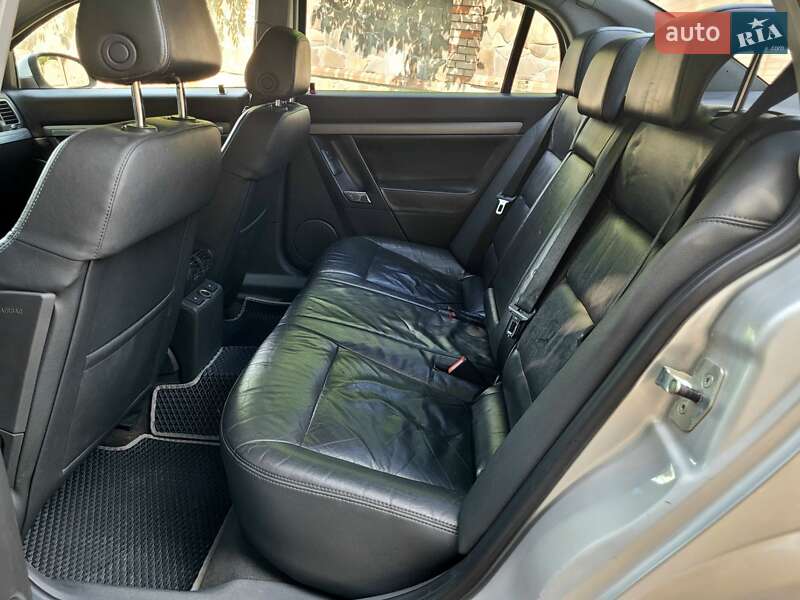 Седан Opel Vectra 2005 в Хмельницком