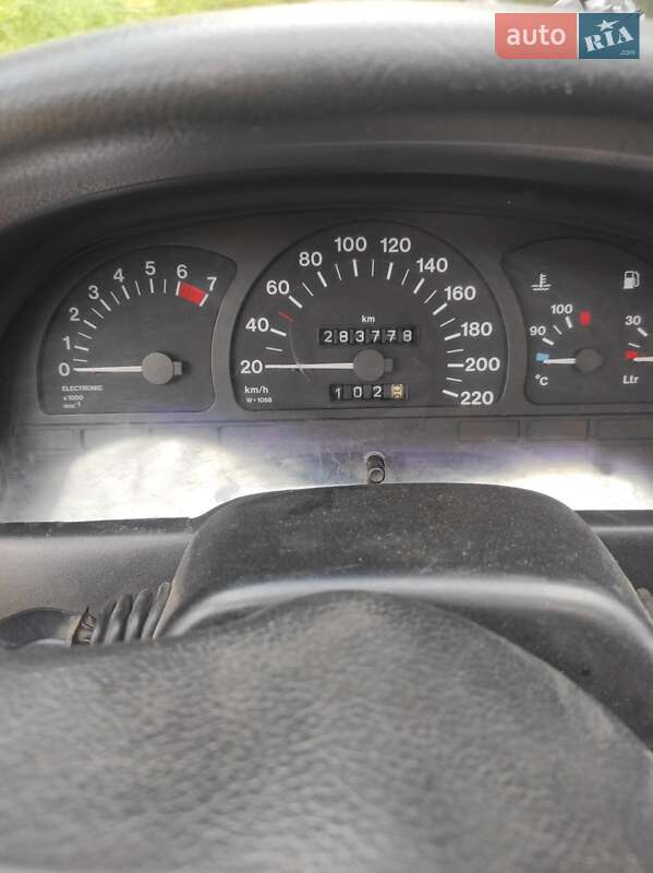 Седан Opel Vectra 1990 в Львове