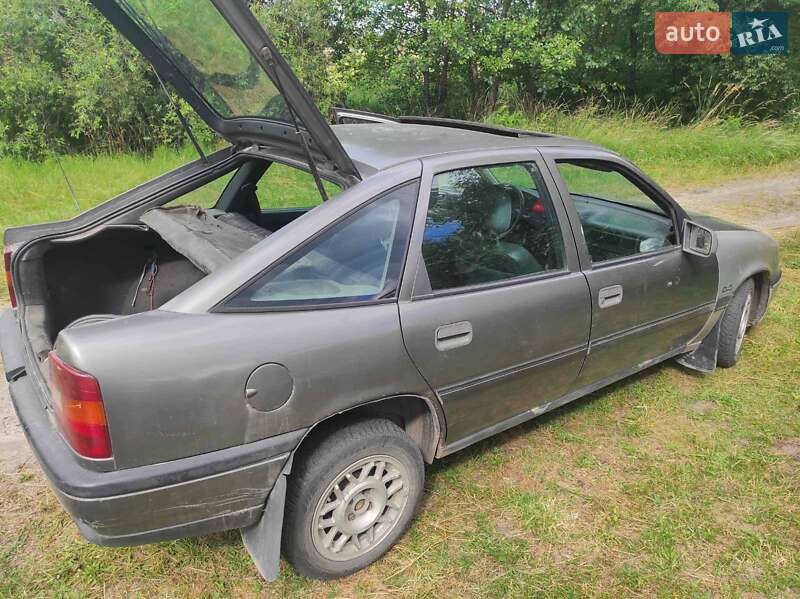 Седан Opel Vectra 1990 в Львове