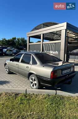 Седан Opel Vectra 1989 в Шумске