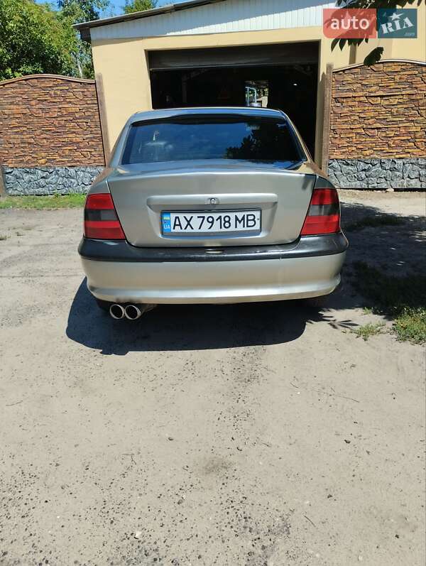 Седан Opel Vectra 1996 в Змиеве