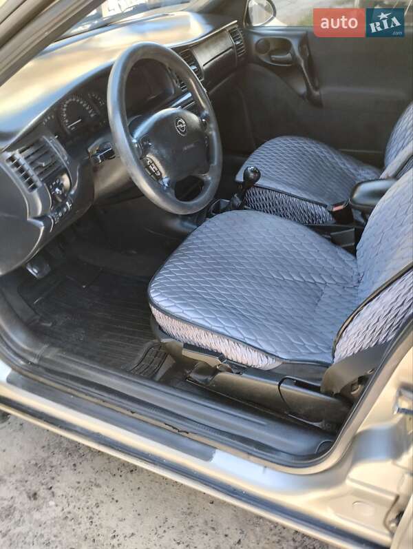 Седан Opel Vectra 1996 в Змиеве