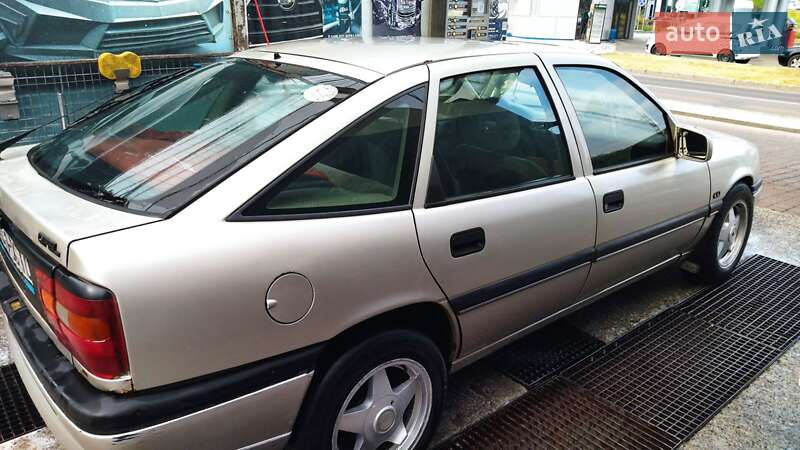 Лифтбек Opel Vectra 1993 в Львове