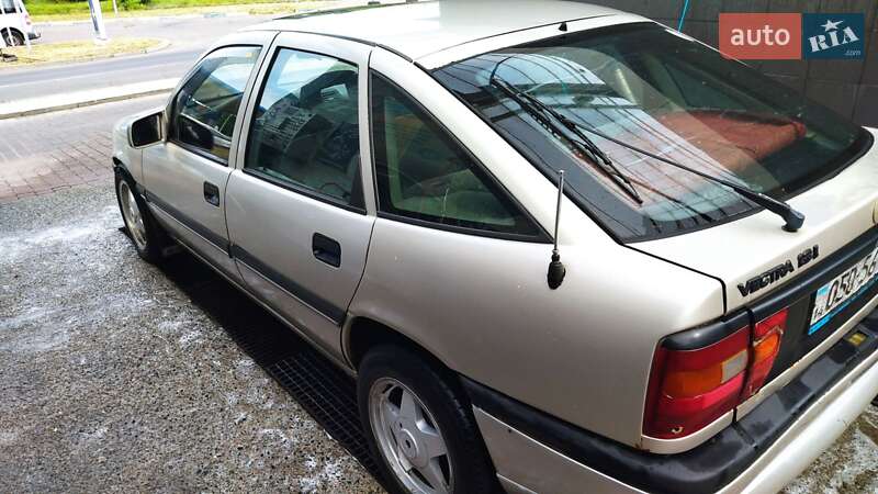 Лифтбек Opel Vectra 1993 в Львове