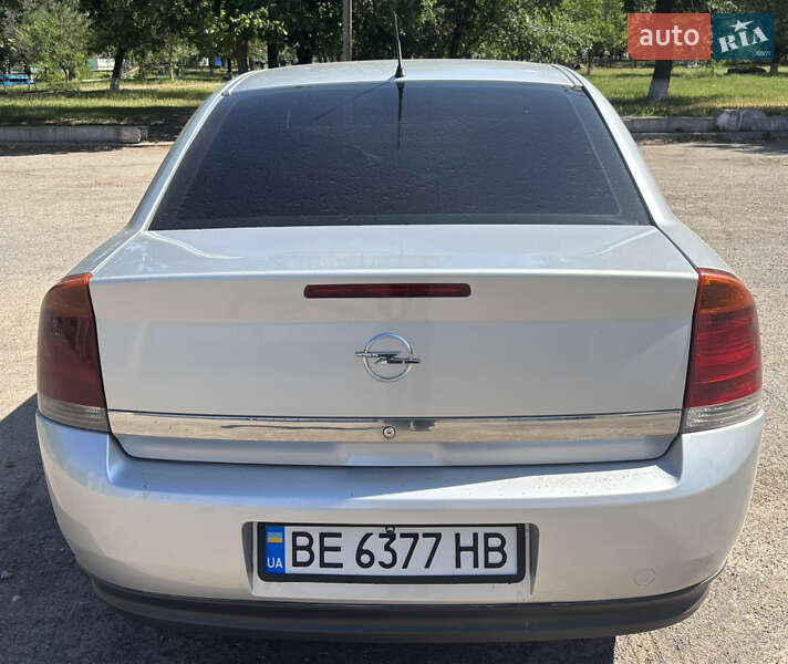 Седан Opel Vectra 2004 в Новом Буге