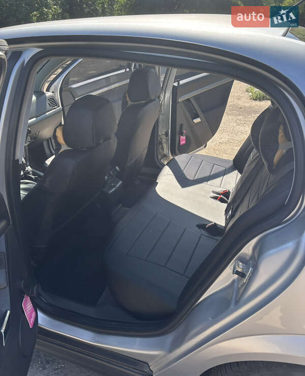 Седан Opel Vectra 2004 в Новом Буге