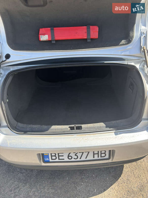 Седан Opel Vectra 2004 в Новом Буге