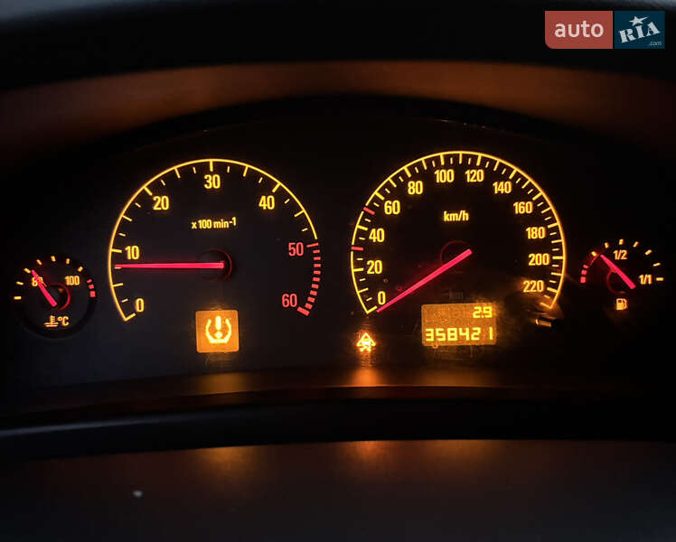 Седан Opel Vectra 2004 в Новом Буге