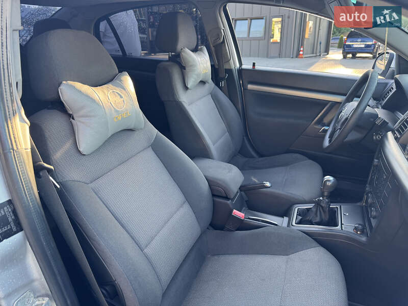 Седан Opel Vectra 2002 в Коломиї