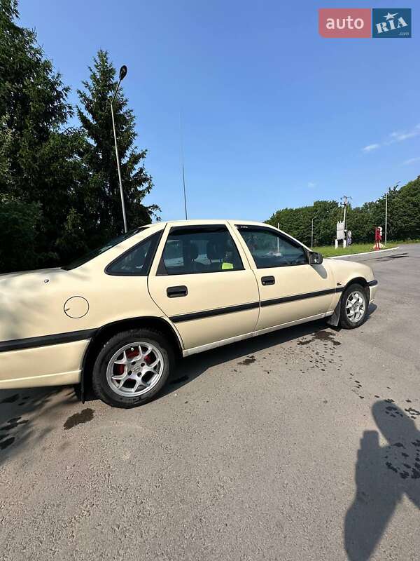 Седан Opel Vectra 1994 в Рогатині