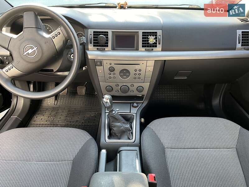 Седан Opel Vectra 2004 в Києві