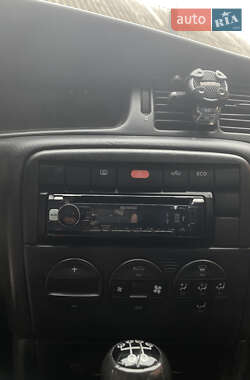 Седан Opel Vectra 2001 в 
