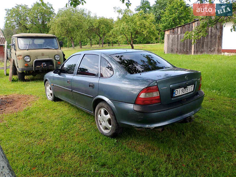 Седан Opel Vectra 1998 в Косове