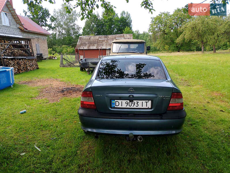 Седан Opel Vectra 1998 в Косове