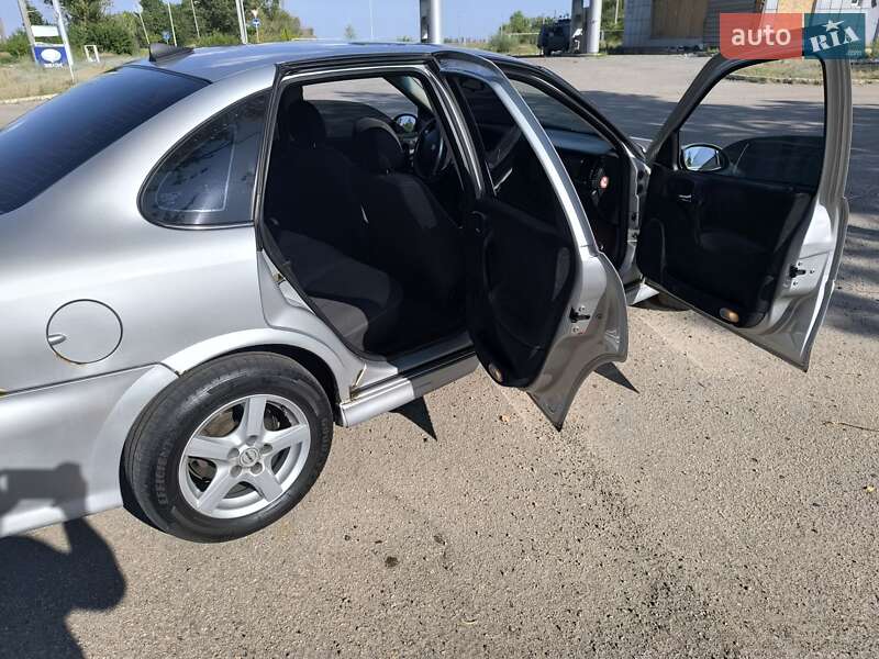 Седан Opel Vectra 1999 в Балаклее