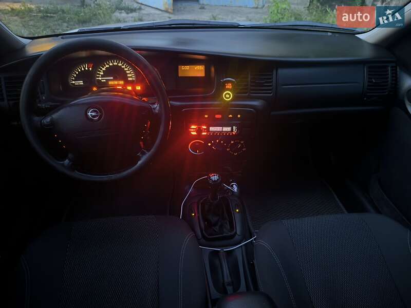Седан Opel Vectra 1999 в Балаклее