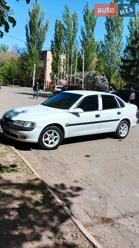 Седан Opel Vectra 1996 в Днепре