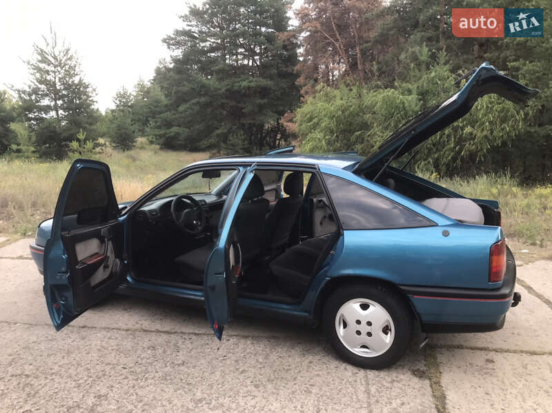 Лифтбек Opel Vectra 1992 в Горишних Плавнях
