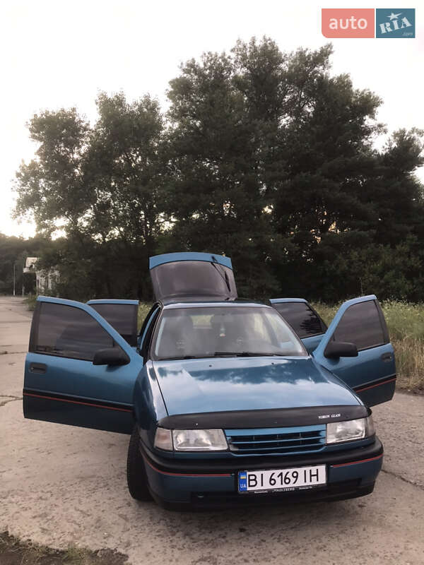 Лифтбек Opel Vectra 1992 в Горишних Плавнях
