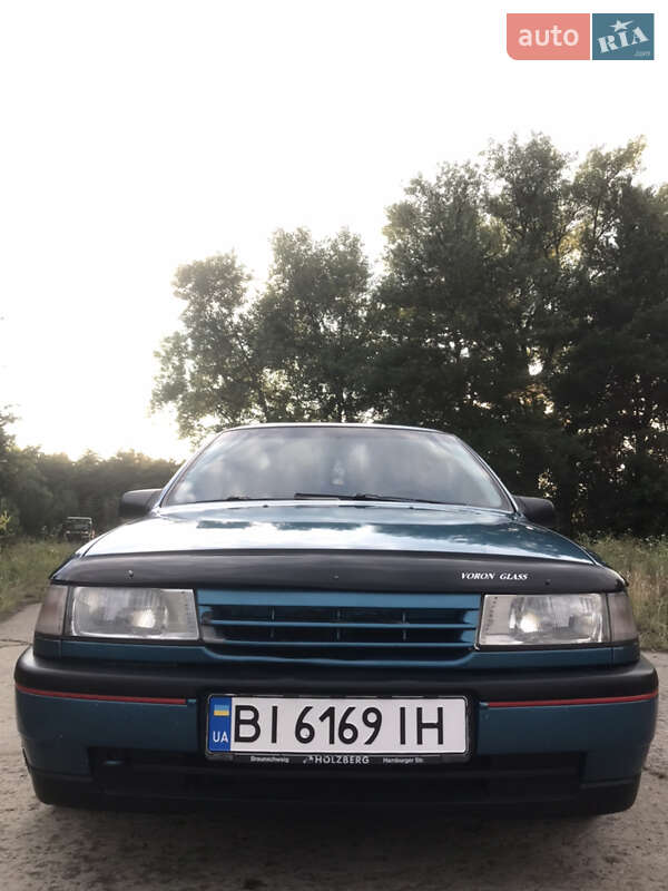Лифтбек Opel Vectra 1992 в Горишних Плавнях