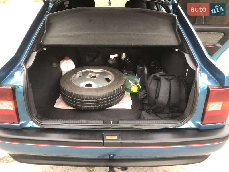 Лифтбек Opel Vectra 1992 в Горишних Плавнях