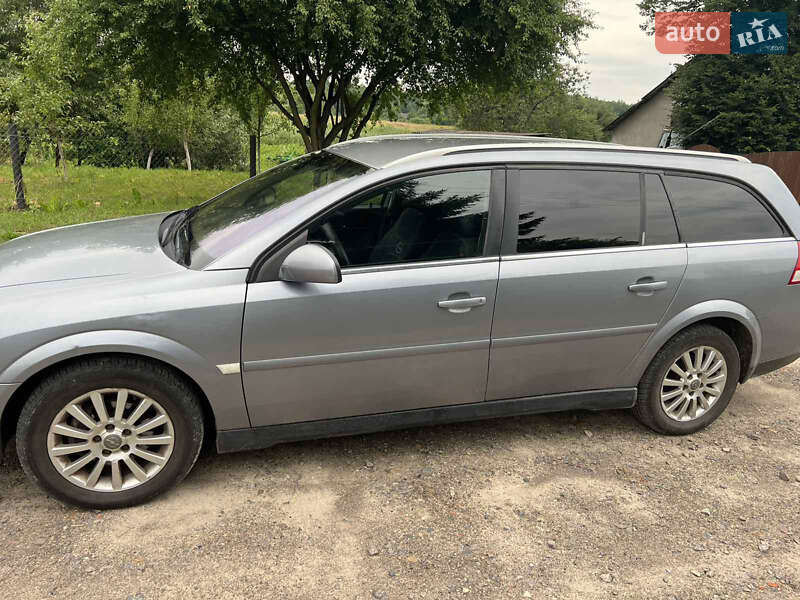 Универсал Opel Vectra 2004 в Буске