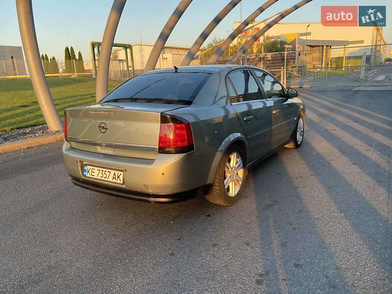 Седан Opel Vectra 2004 в Днепре