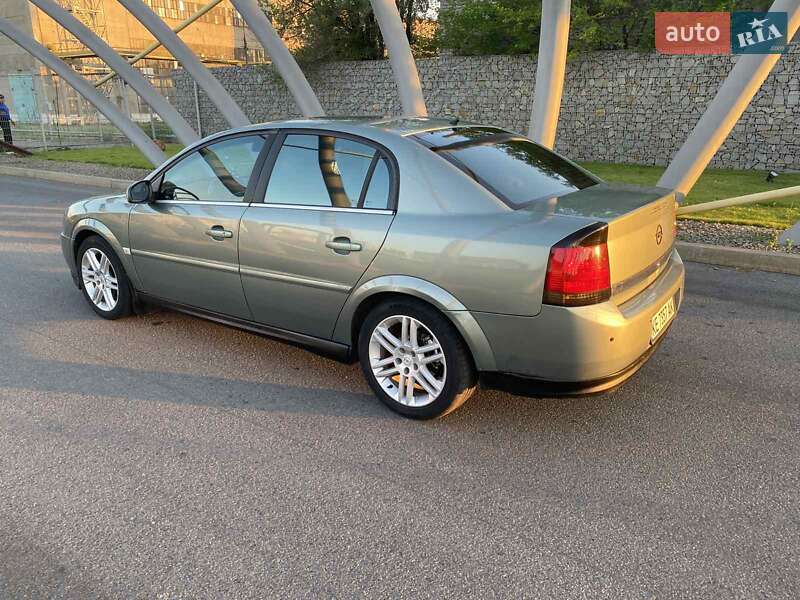 Седан Opel Vectra 2004 в Днепре