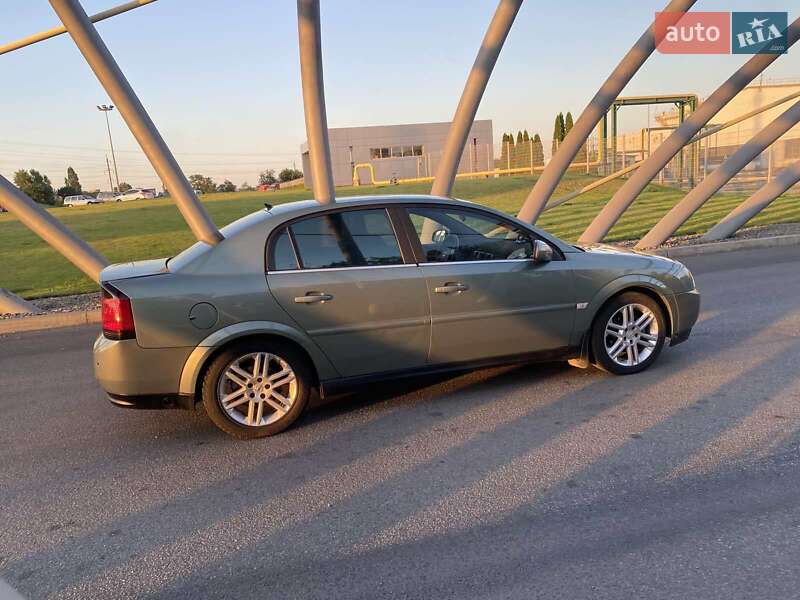 Седан Opel Vectra 2004 в Днепре