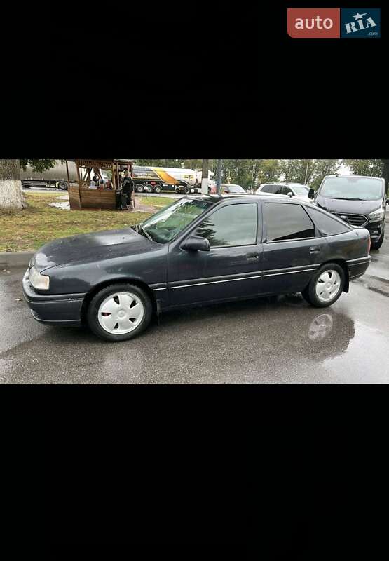 Лифтбек Opel Vectra 1995 в Немирове