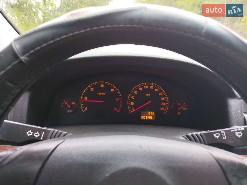 Седан Opel Vectra 2003 в Житомире