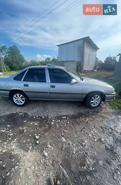 Седан Opel Vectra 1990 в Переяславі