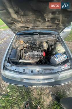 Седан Opel Vectra 1990 в 