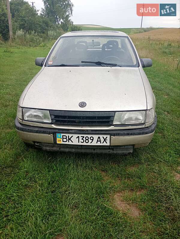 Седан Opel Vectra 1990 в Ровно