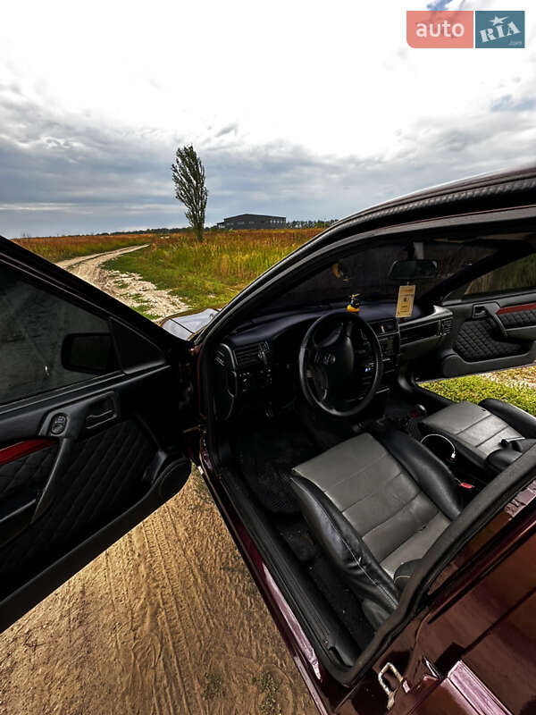 Седан Opel Vectra 1990 в Киеве